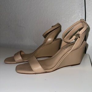 Antonio Melani Elegant Beige Wedge Sandals